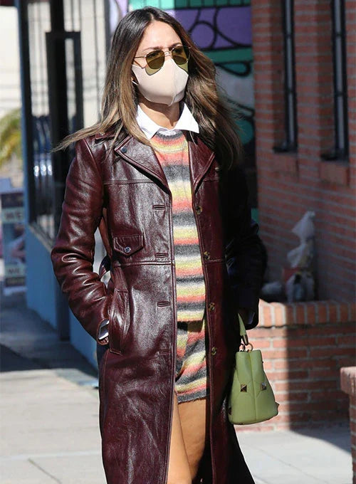 Eiza Gonzalez looks stunning in a sophisticated leather trench coat in American style